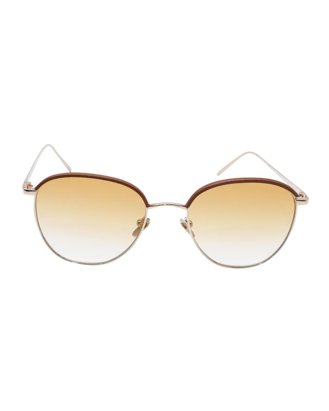 VINTAGE, RRP AS NEW
Plated with light gold, these square Linda Farrow sunglasses pair a pop of rich texture with a streamlined silhouette. Designed with a tan leather half Windsor rim at the top of the frame and creates a rich contrast to its look and coordinating tan gradient lenses, inspired by the textures and colours of the souks of Morocco. It comes with a box, case and a wipe for the sunglasses.
Linda Farrow RAIF C7 Square Sunglasses
Color: Gold
Material: Gold plated titanium frame
Condition: Very good
Sign of wear: No
SKU: 85650   
Size: One Size