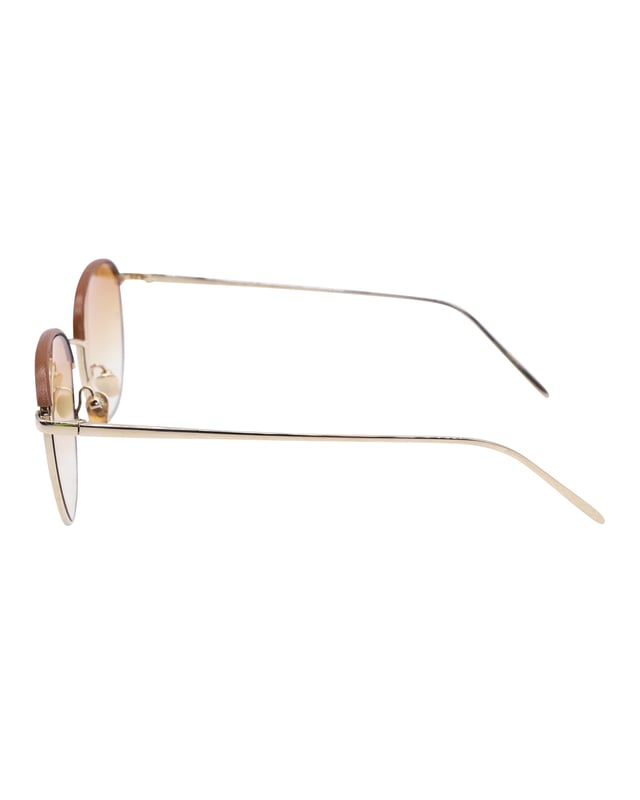 VINTAGE, RRP AS NEW
Plated with light gold, these square Linda Farrow sunglasses pair a pop of rich texture with a streamlined silhouette. Designed with a tan leather half Windsor rim at the top of the frame and creates a rich contrast to its look and coordinating tan gradient lenses, inspired by the textures and colours of the souks of Morocco. It comes with a box, case and a wipe for the sunglasses.
Linda Farrow RAIF C7 Square Sunglasses
Color: Gold
Material: Gold plated titanium frame
Condition: Very good
Sign of wear: No
SKU: 85650   
Size: One Size