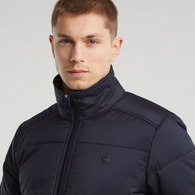 Raised collar. Zipper closure. Welt pockets at the waist, hidden snap button. Elasticated inner cuffs. Hanger loop inside. Zip closure. Padded jacket Quilted fis designed in a straight fit and offers a raised collar. Welt pockets at the waist are secured with a hidden snap button. An elasticated hemline and inner cuffs add to a comfortable fit. 100% Polyester (Recycled). Woven