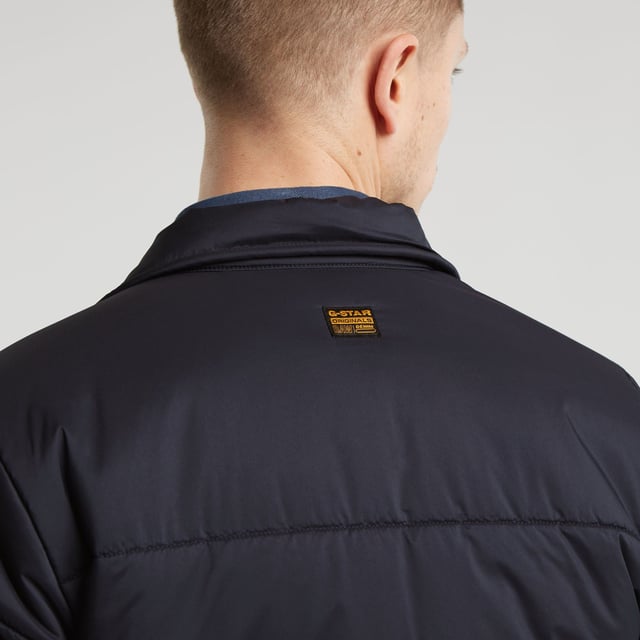 Raised collar. Zipper closure. Welt pockets at the waist, hidden snap button. Elasticated inner cuffs. Hanger loop inside. Zip closure. Padded jacket Quilted fis designed in a straight fit and offers a raised collar. Welt pockets at the waist are secured with a hidden snap button. An elasticated hemline and inner cuffs add to a comfortable fit. 100% Polyester (Recycled). Woven