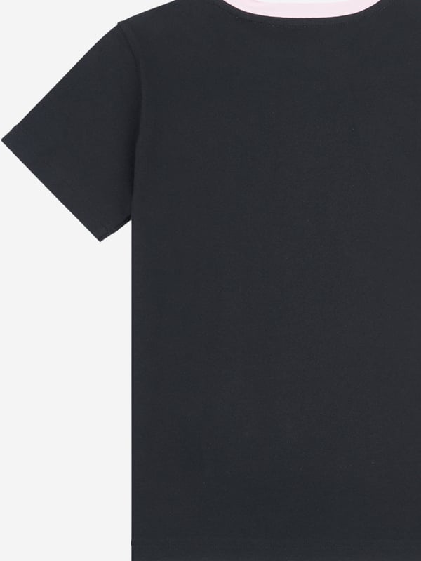 Discover the Girls Systems Graphic T-Shirt in Black by New Balance Apparel, the perfect addition to any SS2025 girl's wardrobe. Expertly blending elegance with comfort, this piece is a must-have for stylish young adventurers. Key features include Chic Graphic Print Captures attention with its unique design, adding a modern twist to everyday wear. Luxurious Comfort Crafted from premium fabrics for an exceptionally soft feel, ensuring all-day ease. Versatile Style Effortlessly pairs with various outfits, making it a versatile staple for any occasion.Revitalise her collection with this exquisite t-shirt. Order now to embrace sophistication and fun!