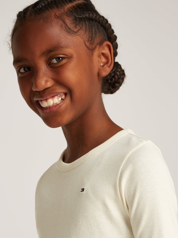 Discover the epitome of luxury and style with the Tommy Hilfiger Girls' Slub Knit Long Sleeve Top in refined Ivory. Tailored for SS2025, this exquisite piece is essential for any young lady's wardrobe. Crafted from premium slub knit for exceptional comfort Elegant ivory hue, perfect for versatile styling Long sleeves ideal for cooler spring daysElevate her fashion ensemble this season with this sophisticated yet playful top from Tommy Hilfiger. Exceptional in quality styleorder today!