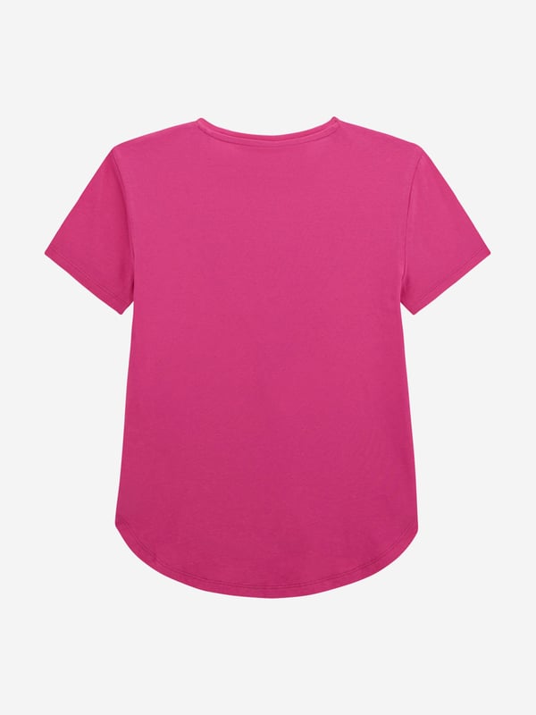 Introducing the exquisite Girls High Low T-Shirt in Pink by Guess an essential addition to your little girl's SS2025 wardrobe. Masterfully crafted to merge quintessential charm with contemporary style, here's why it shines Chic High-Low Cut Effortlessly stylish, providing both coverage and flair. Vibrant Pink Shade Perfectly captures the essence of youthful exuberance. Supreme Comfort Soft fabrics ensure all-day ease and mobility.Elevate her style with this trendsetting piece from Guess.