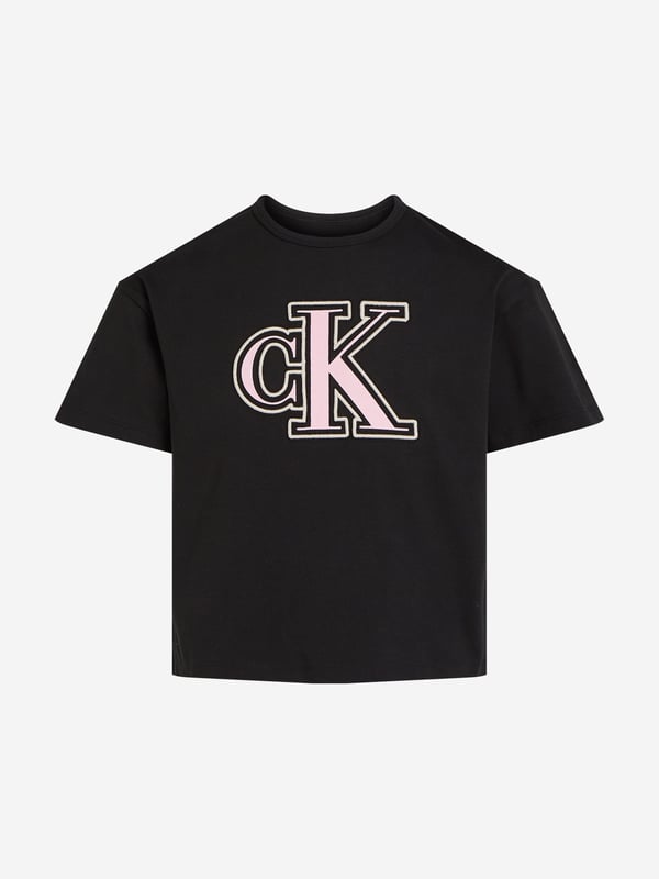 Introducing the Girls Monogram Flock Boxy T-Shirt in Black by Calvin Klein. Crafted for the discerning young fashionista for SS2025, this top merges cutting-edge style with peak comfort. Explore its unique features Distinctive Monogram Flock Design Elevating the casual with luxury, perfect for making a sleek statement. Supreme Comfort Soft fabrics ensure all-day ease for endless adventures. Versatile Style Easily pairs with any ensemble, enhancing your girl's wardrobe.Revitalise her collection with this exquisite piece today!