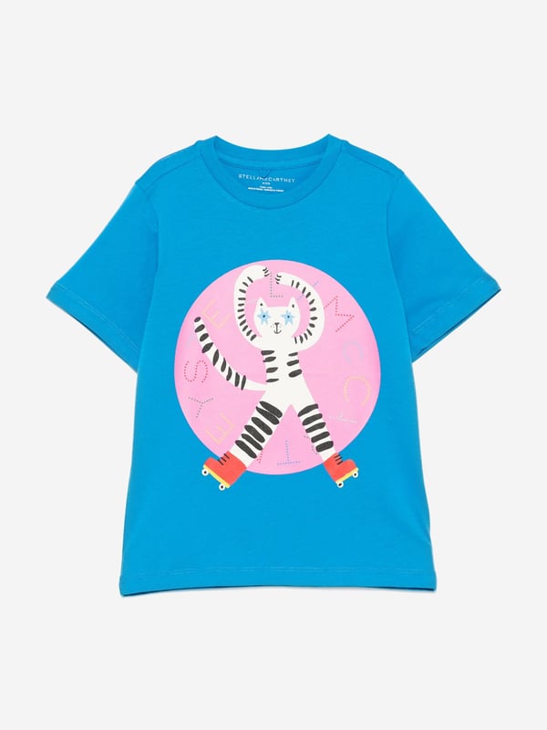 Introducing the Stella McCartney Girls Cat Logo T-Shirt in Blue, an essential addition for the sophisticated young wardrobe for SS2025. Distinguished by its charming elegance, this T-shirt is crafted with meticulous attention to detail and style Exquisite Cat Motif Features a stylishly whimsical cat design that catches the eye and sets a playful tone. Luxurious Comfort Constructed from premium fabric, ensuring softness and ease for all-day wear. Signature Blue Hue This vibrant shade of blue adds a bright pop of colour, perfect for versatile styling.Elevate your girl's fashion ensemble with this captivating piece from Stella McCartney. Perfect for daily wear or special occasions!