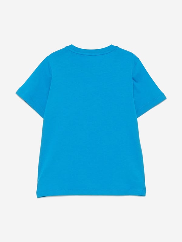 Introducing the Stella McCartney Girls Cat Logo T-Shirt in Blue, an essential addition for the sophisticated young wardrobe for SS2025. Distinguished by its charming elegance, this T-shirt is crafted with meticulous attention to detail and style Exquisite Cat Motif Features a stylishly whimsical cat design that catches the eye and sets a playful tone. Luxurious Comfort Constructed from premium fabric, ensuring softness and ease for all-day wear. Signature Blue Hue This vibrant shade of blue adds a bright pop of colour, perfect for versatile styling.Elevate your girl's fashion ensemble with this captivating piece from Stella McCartney. Perfect for daily wear or special occasions!
