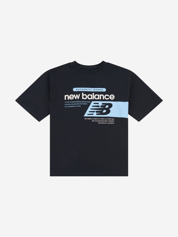 Step into style this SS2025 with the Boys Authentic Brand Players Graphic T-Shirt in Black by New Balance Apparel. Crafted for the fashionable young lad, this t-shirt is an essential addition to any wardrobe, blending comfort with cutting-edge style. Key highlights include Bold Graphic Appeal Designed with a striking player motif that captures the essence of sport and style. Premium Comfort Constructed with soft, high-quality fabric for all-day ease. Versatile Black Hue Perfect for versatile styling, from casual to chic.Elevate your boy's look with this must-have designer tee. Order now!