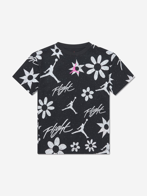 Jordan encapsulate passion and inner strength in their timeless, effortlessly versatile fits. This girls black t-shirt embodies modern technology. Crafted in the brand's iconic logo and an AOP motif. It is made from quality materials, offering optimum comfort while guaranteeing durability. 100 Cotton