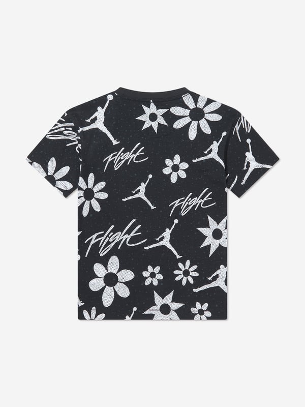 Jordan encapsulate passion and inner strength in their timeless, effortlessly versatile fits. This girls black t-shirt embodies modern technology. Crafted in the brand's iconic logo and an AOP motif. It is made from quality materials, offering optimum comfort while guaranteeing durability. 100 Cotton