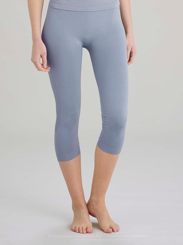 Pretty Polly Active-Wear Capri Leggings are a seamless cropped legging which features a patterned mesh panels detail at the bottom of the leg for added breathability. Perfect for Yoga or Pilates or just relaxing at home. The fabric is soft and comfortable and is predominantly made from recycled yarn.