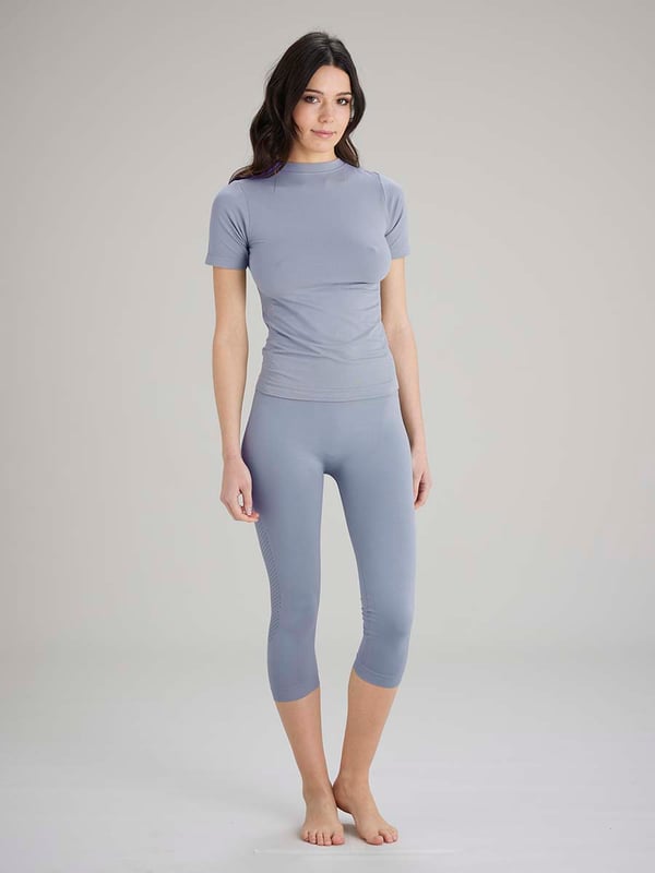 Pretty Polly Active-Wear Capri Leggings are a seamless cropped legging which features a patterned mesh panels detail at the bottom of the leg for added breathability. Perfect for Yoga or Pilates or just relaxing at home. The fabric is soft and comfortable and is predominantly made from recycled yarn.