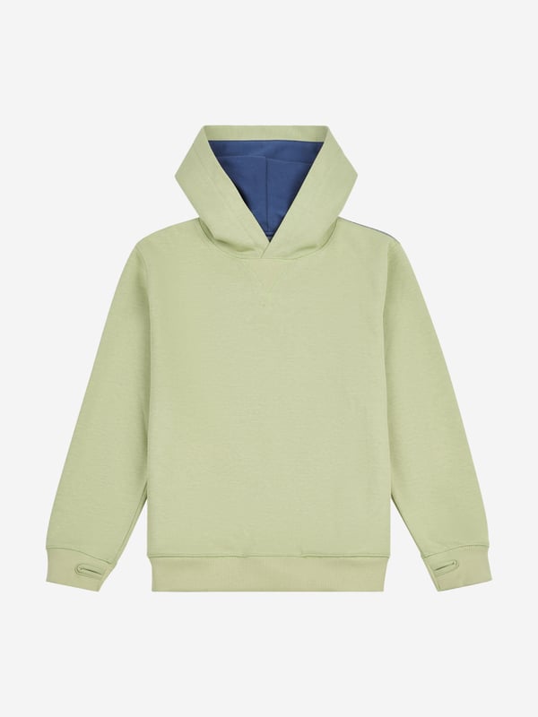 New Balance Boys Premium Contrast Hoodie in Green Introducing the Boys Premium Contrast Hoodie in Green by New Balance Apparel, an essential addition to your young gentleman's wardrobe for SS2025. Exuding both elegance and casual charm, this hoodie promises to be a favourite. Key features include Dynamic Contrast Detailing Striking green hues paired with subtle contrasts for a sophisticated yet sporty look. Exceptional Comfort Crafted from premium fabrics, ensuring it's as comfortable as it is stylish. Versatile Design Ideal for both active and leisurely days.Elevate your boy's style quotient this season with this exquisite piece. Order now!