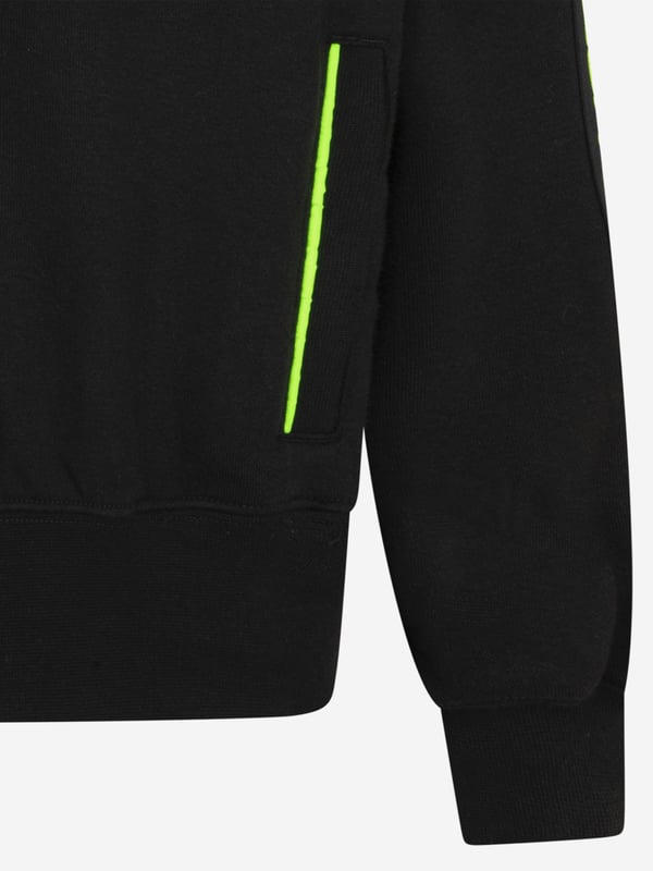 Introducing the Girls Sport PO Hoodie in Black by Jordan, an essential addition to your girls wardrobe for SS2025! Elegantly designed, this hoodie epitomises the fusion of luxury and sportswear chic, ideal for stylish young trendsetters. Key features include Superior Craftmanship Expertly crafted with premium fabrics for durability and comfort. Iconic Design Features the distinguished Jordan aesthetic, marrying sportiness with sophistication. Versatile Black A sleek black hue ensures it pairs effortlessly with everything.Elevate her style with this quintessential piece. Order now and embrace the epitome of high-end sporty elegance!