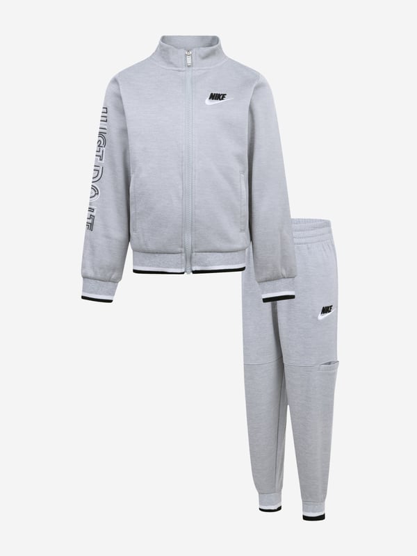 Discover the epitome of elegance with the Boys NSW Futura Propus Tracksuit in Grey by Nike, tailored for the discerning young gentleman for SS2025. Each element of this tracksuit is designed with unmatched sophistication Exquisite Craftsmanship Meticulously stitched using premium fabrics to offer both durability and comfort. Timeless Grey Palette A versatile, chic shade that ensures your boy remains the icon of playground fashion. Signature Nike Detailing Emblazoned with the iconic Nike Futura logo, adding a dash of athletic prestige.Elevate your boy's wardrobe with this stylish, comfortable piece. Perfect for any occasion, the Boys NSW Futura Propus Tracksuit promises to keep him looking sharp and feeling great.