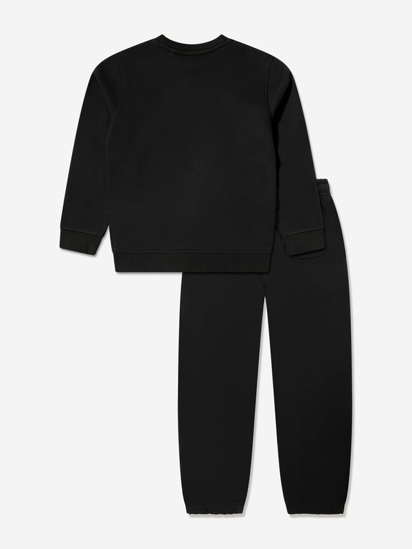 Introducing the New Balance Boys Brush Back Small Logo Tracksuit in Black, an essential addition to any young fashionista's AW2024 wardrobe. Perfectly blending luxury with practicality, heres why this tracksuit is an unmissable item Sleek Black Design Perfectly polished in a versatile black hue that complements any outfit. Subtle Logo Detailing The iconic New Balance logo is tastefully featured, showcasing brand prestige. Premium Comfort Crafted with soft, high-quality materials ensuring comfort for all-day wear. Durable Stylish Engineered to last and remain in style through the seasons.Elevate your boy's style by adding the Boys Brush Back Small Logo Tracksuit to your cart today!