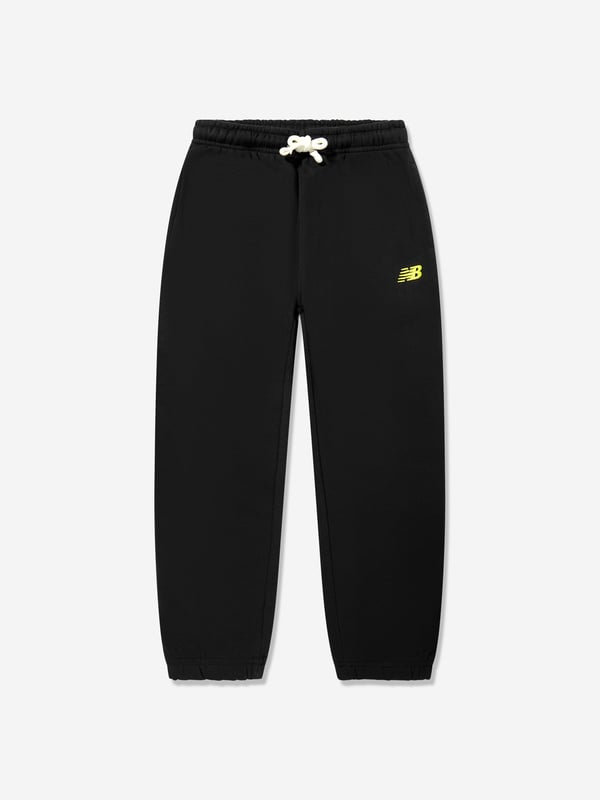 Introducing the New Balance Boys Brush Back Small Logo Tracksuit in Black, an essential addition to any young fashionista's AW2024 wardrobe. Perfectly blending luxury with practicality, heres why this tracksuit is an unmissable item Sleek Black Design Perfectly polished in a versatile black hue that complements any outfit. Subtle Logo Detailing The iconic New Balance logo is tastefully featured, showcasing brand prestige. Premium Comfort Crafted with soft, high-quality materials ensuring comfort for all-day wear. Durable Stylish Engineered to last and remain in style through the seasons.Elevate your boy's style by adding the Boys Brush Back Small Logo Tracksuit to your cart today!