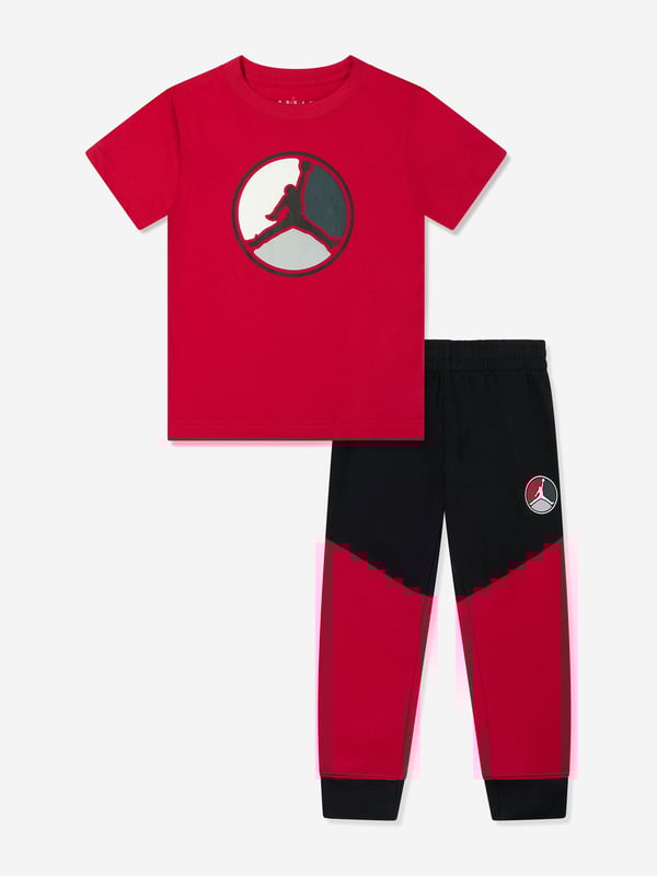 Introducing the Boys Jumpman Flight HBR Trousers Set in Black by Jordan, the epitome of cool for AW2024. This set is the ultimate merge of high-fashion and comfort for your young trendsetter Iconic Design Features the classic Jumpman logo for a sporty, elite look. Premium Quality Crafted from superior materials for durability and ease. Versatile Style Perfect for both casual and upscale outings.Elevate your boy's fashion game with this exquisite set. Don't miss out on this stylish, comfortable must-have for the season!