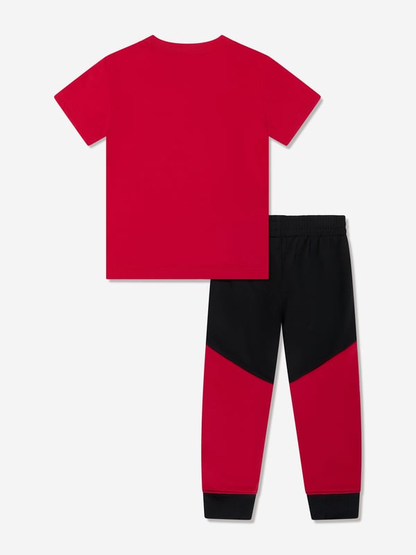 Introducing the Boys Jumpman Flight HBR Trousers Set in Black by Jordan, the epitome of cool for AW2024. This set is the ultimate merge of high-fashion and comfort for your young trendsetter Iconic Design Features the classic Jumpman logo for a sporty, elite look. Premium Quality Crafted from superior materials for durability and ease. Versatile Style Perfect for both casual and upscale outings.Elevate your boy's fashion game with this exquisite set. Don't miss out on this stylish, comfortable must-have for the season!