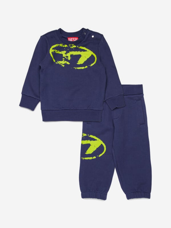 Introducing the Baby Oval D Tracksuit in Navy by Diesel, a quintessential piece for any young wardrobe. Expertly crafted for SS2025, this tracksuit combines luxury with play-ready comfort for all little ones. Luxurious Design Tailored in a deep navy hue, this piece embodies effortless sophistication. Versatile Comfort Constructed from premium, soft fabrics ensuring comfort for all-day wear. Unisex Appeal Perfect for Baby, Baby Boy, Baby Girl, Boy, and Girl, making it a versatile addition to any child's closet.Elevate their style with the Baby Oval D Tracksuit. Perfect for fashionable adventures.