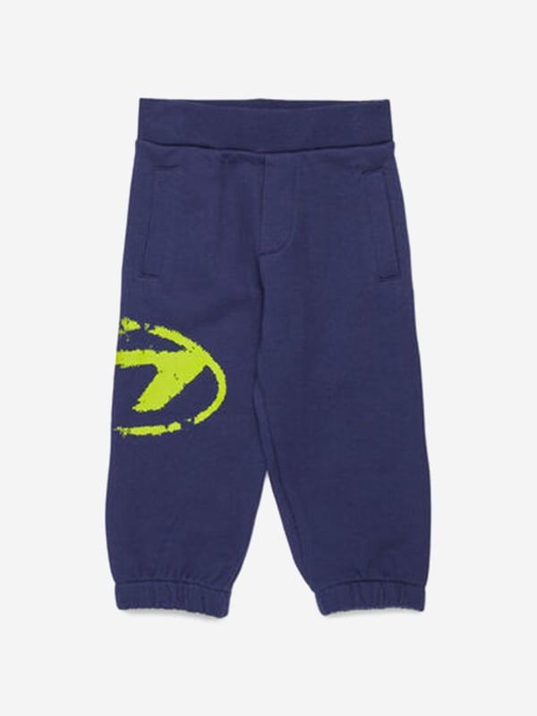 Introducing the Baby Oval D Tracksuit in Navy by Diesel, a quintessential piece for any young wardrobe. Expertly crafted for SS2025, this tracksuit combines luxury with play-ready comfort for all little ones. Luxurious Design Tailored in a deep navy hue, this piece embodies effortless sophistication. Versatile Comfort Constructed from premium, soft fabrics ensuring comfort for all-day wear. Unisex Appeal Perfect for Baby, Baby Boy, Baby Girl, Boy, and Girl, making it a versatile addition to any child's closet.Elevate their style with the Baby Oval D Tracksuit. Perfect for fashionable adventures.