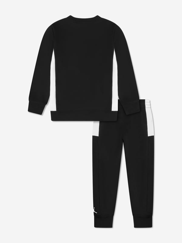 Introducing the Boys Jumpman Team Blocked Tracksuit in Black by Jordan, a premium addition to your boys AW2024 wardrobe. Meticulously crafted for both style and performance, this tracksuit is essential for young trendsetters. Key features include Sleek Design Sharp, clean lines with a bold black colourway for a classic, sporty look. Enhanced Mobility Lightweight fabric that allows free movement, perfect for active boys. Durable Material Constructed with high-quality materials to withstand frequent wear and washing. Iconic Branding Featuring the distinctive Jumpman logo for that touch of exclusivity.Embrace style and comfort with this must-have tracksuit!