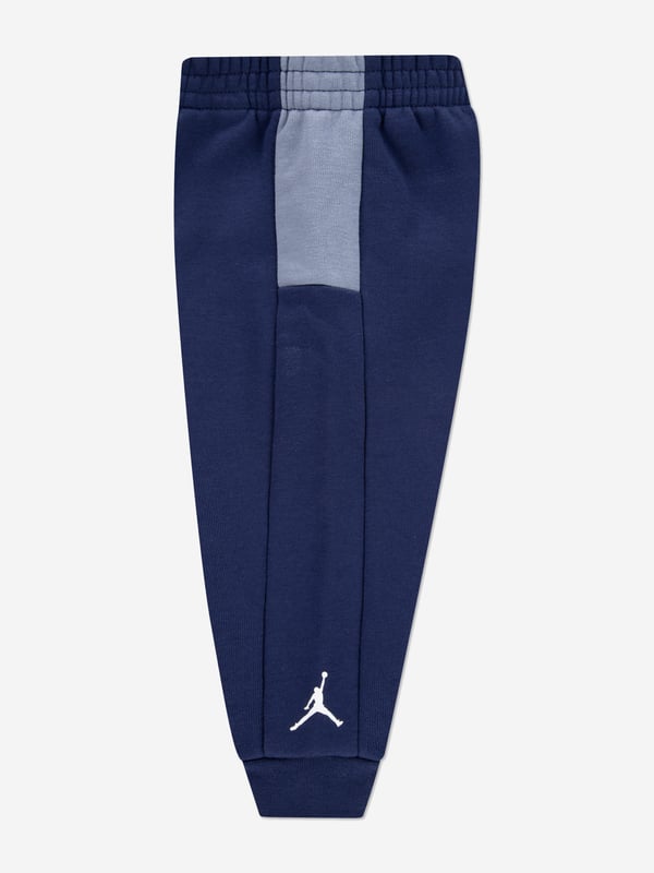Introducing the Boys Jumpman Team Blocked Tracksuit in Navy by Jordan, crafted to elevate your boy's wardrobe for AW2024. This tracksuit seamlessly combines sophistication with athletic comfort. Key features include Signature Design Features the iconic Jumpman logo that sets it apart. Premium Fabric Constructed with high-quality materials ensuring durability comfort. Versatile Style Perfect for sports or casual outings. Striking Navy Blue A classic colour that offers endless styling options.Elevate your young one's fashion game with this exclusive piece!