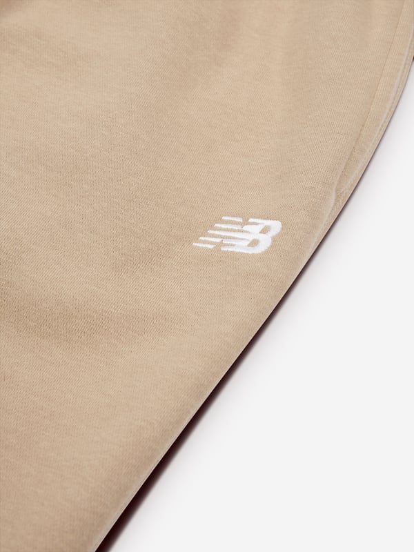 New Balance Boys Brush Back Small Logo Joggers in Beige Introducing the Boys Brush Back Small Logo Joggers in Beige by New Balance, an essential addition to your little one's wardrobe for AW2024. Elegantly designed to blend high-end style with practical comfort, here's what makes these joggers a must-have Subtle Elegance Classic beige with a discreet New Balance logo, perfect for versatile styling. Premium Comfort Crafted from soft, superior fabric ensuring all-day ease and durability. Tailored Fit Snug yet flexible fit suited for playful days and quiet evenings alike. Enhance your boys wardrobe with a touch of class comfort. Order now!