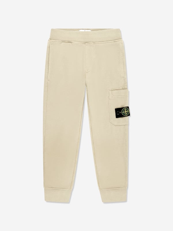 Italian label Stone Island deliver a fresh innovative perspective to their apparel wear. These unisex desert joggers are woven in beautiful organic cotton. They showcase an elasticated waistband, multiple pockets, and the signature detachable Compass badge. Organic Cotton 98, Elastane 2