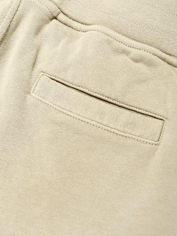 Italian label Stone Island deliver a fresh innovative perspective to their apparel wear. These unisex desert joggers are woven in beautiful organic cotton. They showcase an elasticated waistband, multiple pockets, and the signature detachable Compass badge. Organic Cotton 98, Elastane 2