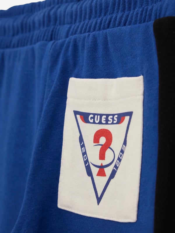 Introducing the exquisite Boys Active Track Pants in Blue from Guess, an essential addition to your young gentleman's wardrobe for SS2025. Meticulously crafted, these pants epitomise both luxury and functionality. Key features include Streamlined Fit Tailored for comfort and style, perfect for active days. Vibrant Blue Hue A dazzling shade that stands out with sophistication. Premium Fabric Ensures durability and breathability. Adjustable Waistband Provides a perfect fit as he grows.Elevate his style this season with these chic track pants!