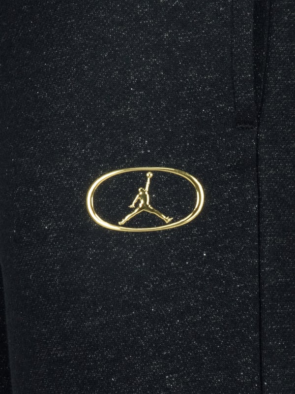Introducing the sublime Girls Logo Joggers in Black by Jordan, an essential for AW2024. Infused with chic and comfort, these joggers are a must-have for fashionable young wardrobes. Luxe Comfort Crafted from premium fabrics for unrivalled softness. Iconic Branding Featuring the distinguished Jordan logo for a touch of exclusivity. Versatile Style Perfect for both relaxed days and stylish outings.Enhance your girl's collection with these exquisite joggers. Order now to embrace elegance and comfort in one!