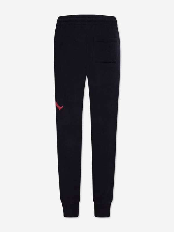 Introducing the Kids Jumpman Baseline Joggers in Black by Jordan, a high-end staple for AW2024. Key features Elite Craftsmanship Expertly tailored for durability and style. Versatile Design Perfect for both boys and girls. Superior Comfort Soft fabric for all-day wear. Iconic Branding Prominent Jumpman logo for distinctive style. Elevate your childs wardrobe with these stylish and comfortable joggers. Secure a pair today!