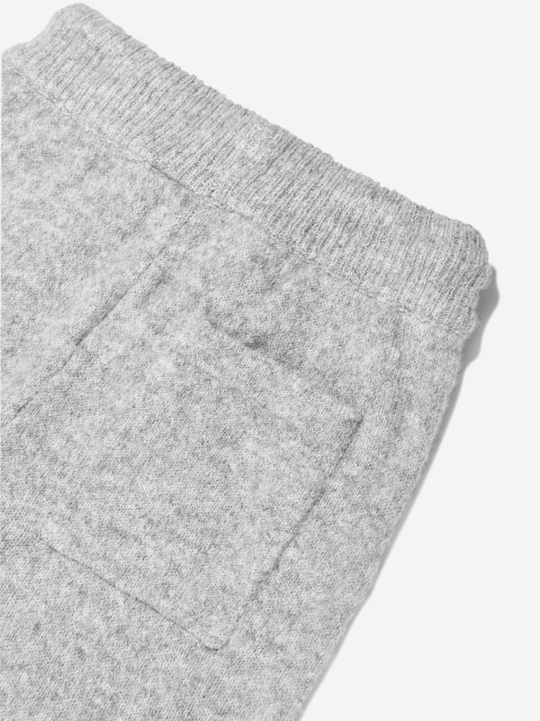 Manchester based label The Couture Club embody innovation and a revitalised perspective on urban streetwear. These kids fluffy knit emblem joggers in grey are perfect for casual everyday. Elastic Drawcord Pockets Iconic Motif
