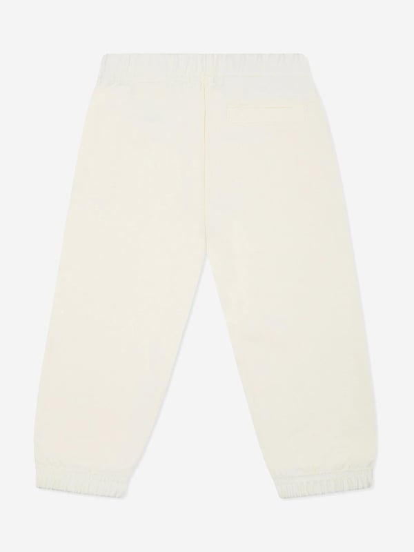 Discover elegance and comfort with the Palm Angels Baby Girls Logo Joggers in Ivory, a pristine addition for the SS2025 season. Perfectly tailored for your little one, these joggers blend luxury with playful charm. Key features include Exquisite Craftsmanship Meticulously crafted, ensuring both durability and comfort. Signature Logo Detailing Features the iconic Palm Angels logo, adding a touch of designer flair. Versatile Ivory Shade Effortlessly coordinates with various outfits, making it a versatile wardrobe staple.Elevate her style with these chic joggers. Order now and infuse glamour into her everyday adventures!