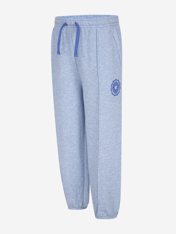 Introducing the Converse Girls Varsity Relaxed Joggers in Blue a splendid addition to your little lady's wardrobe for SS2025. Designed with premium comfort and chic style, these trousers are essential for any trend-setting girl. Essential features include Luxurious Feel Crafted from soft, high-quality fabrics that promise all-day comfort. Classic Varsity Style Chic blue hue with sporty accents for that cool varsity look. Versatile Wear Perfect for casual outings or lounging at home. Elevate her style with Converse this season!