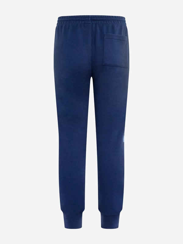 Boys See Me Shine Joggers in Blue Discover the Boys See Me Shine Joggers in Blue by Jordan, the quintessential addition to your boys wardrobe for AW2024. Crafted with the finesse youd expect from a designer label, these joggers ensure your child not only looks dapper but stays comfortable throughout his daily exploits. The highlights include Signature Style Radiant blue hue paired with Jordans iconic design creates a striking look. Supreme Comfort Soft, premium fabric guarantees all-day wearability. Versatile Wear Perfect for both casual outings and stylish gatherings. Elevate your boys style quotient with these sophisticated joggers today!