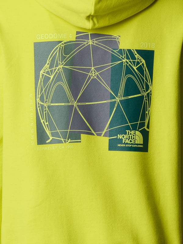 Unveil a spectacular addition to your young one's ensemble with The North Face Boys Graphic Relaxed Hoodie in a vibrant yellow. A quintessential piece for SS2025 Striking Aesthetic Vibrant yellow hue complemented with eye-catching graphics, ensuring your boy makes a bold statement. Luxurious Comfort Meticulously crafted from superior materials, providing a cosy, plush feel for all-day wear. Durable Design Robust construction designed to withstand the rigours of boyhood adventures.Elevate his style and comfort this season. The choice for discerning young gentlemen.