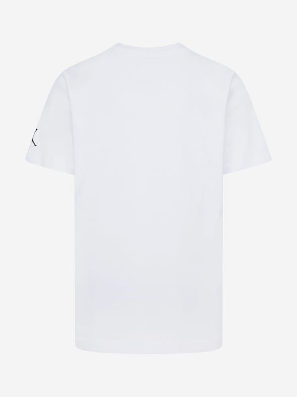 Introduce a touch of elegance to your young one's wardrobe with the Boys Sport Logo T-Shirt in White, crafted by the iconic Jordan brand for AW2024. Discover why this piece is the quintessence of sporty chic Iconic Design Features the celebrated Jordan logo in a sleek, modern aesthetic. Premium Comfort Expertly made with superior materials for unparalleled softness and wearability. Versatile Style Perfectly pairs with both casual and sporty attire, enhancing any outfit with a dash of sophistication. Elevate his style with this exquisite high-end piece.