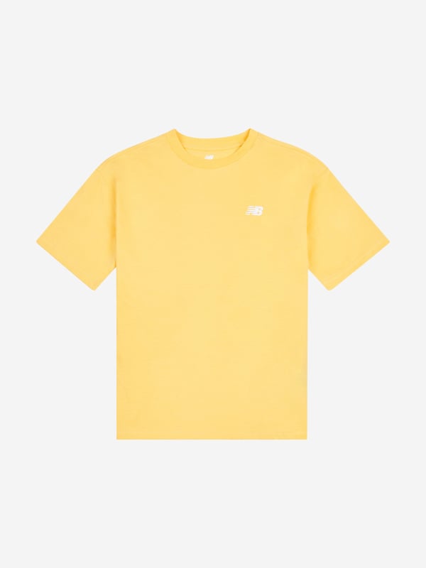Introducing the vibrant Boys Small Logo Jersey T-Shirt in Yellow, crafted by New Balance Apparel, an indispensable addition to your young one's SS2025 wardrobe. Here's why it stands out Eye-catching Hue Radiant yellow enriches every ensemble with a burst of energy. Iconic Branding Discreet New Balance logo fosters a stylish, sporty vibe. Supreme Comfort Crafted from soft, breathable fabric, ideal for active boys. Versatile Wear Perfect for both casual outings and spirited playtimes.Revitalise his look with a touch of elegance and fun!