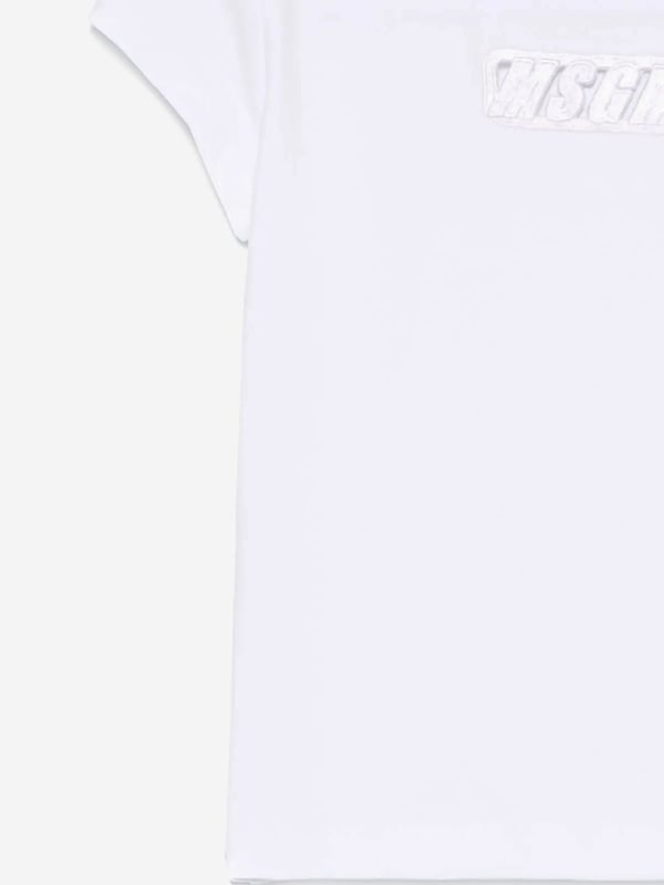 Introducing the sublime MSGM Girls Logo Jersey T-Shirt in White, quintessentially crafted for SS2025. This Italian-made marvel ensures your little girl dazzles with elegance and comfort. Key features include Italian Elegance Exquisitely made in Italy, synonymous with unparalleled craftsmanship. Chic Logo Print Elevates her style with a sophisticated, playful design. Supreme Comfort Fabricated from premium materials for all-day softness.Rejuvenate her wardrobe with this pristine, fashion-forward t-shirt. Elevate her ensemble now!
