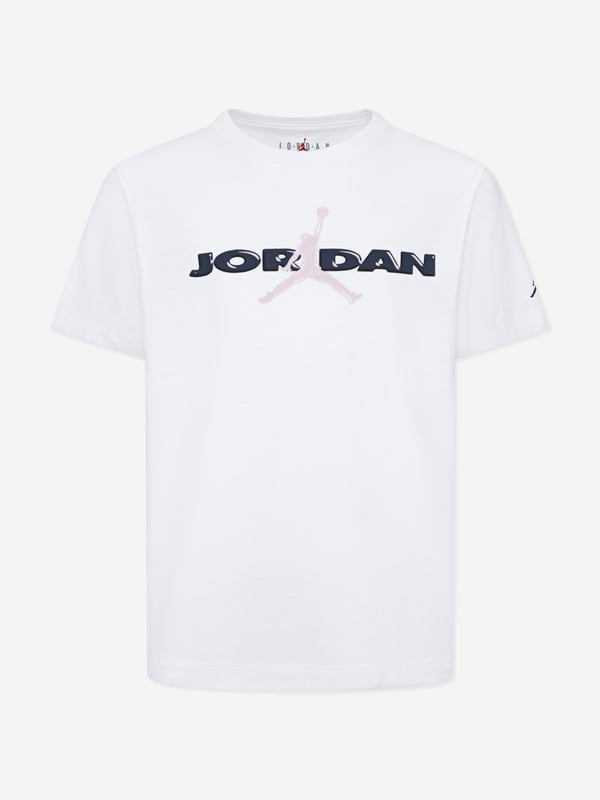 Introducing the Girls Crafted Utility T-Shirt in White by Jordan an essential addition for SS2025 in your young lady's wardrobe! Elegantly combining sophistication with practicality, here's why it stands out Pristine Presentation Immaculate white enhances any outfit, ensuring your girl shines brilliantly in any setting. Superior Comfort Crafted from premium fabrics, it promises all-day ease and wearability. Stylized Functionality Sleek design meets utility with accessible, chic pockets.Revitalize her collection with this quintessential piece from Jordan. Make it hers today!