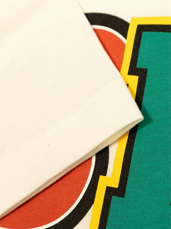 Discover the epitome of chic in children's fashion with the Boys Logo Print T-Shirt in White, crafted by the illustrious Stella McCartney for SS2025. This impeccably styled piece is a quintessential addition to any young gentleman's wardrobe, marrying sophistication with playfulness. Chic Design Elegantly adorned with a signature logo, making it an instant classic. Luxurious Comfort Fabricated with premium, soft materials ensuring comfort for all-day wear. Versatile Perfect for casual outings or celebratory occasions, adapting effortlessly to every setting.Elevate your boy's ensemble with this statement piece from Stella McCartney. Embrace style comfort! Order now.