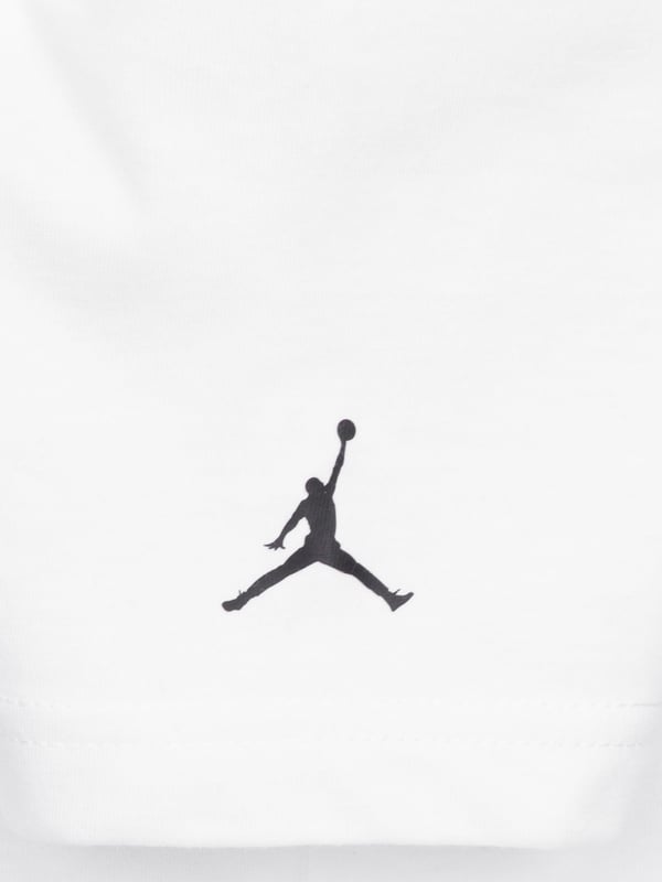 Introducing the quintessential Boys MJ Brand Photo T-Shirt in White from Jordan a high-end staple for SS2025 that promises to elevate your boy's wardrobe with unparalleled style and comfort.Key Features Iconic MJ Image Featuring a striking Michael Jordan graphic, this t-shirt is a homage to a sports legend, perfect for young enthusiasts. Premium Fabric Crafted from superior quality materials, ensuring softness and durability for all-day wear. Versatile Styling Its crisp white hue makes it an easy match with any outfit, ideal for versatile styling options.Revitalise his collection now with this exquisite piece and let him shine in true Jordan fashion. Available for SS2025.