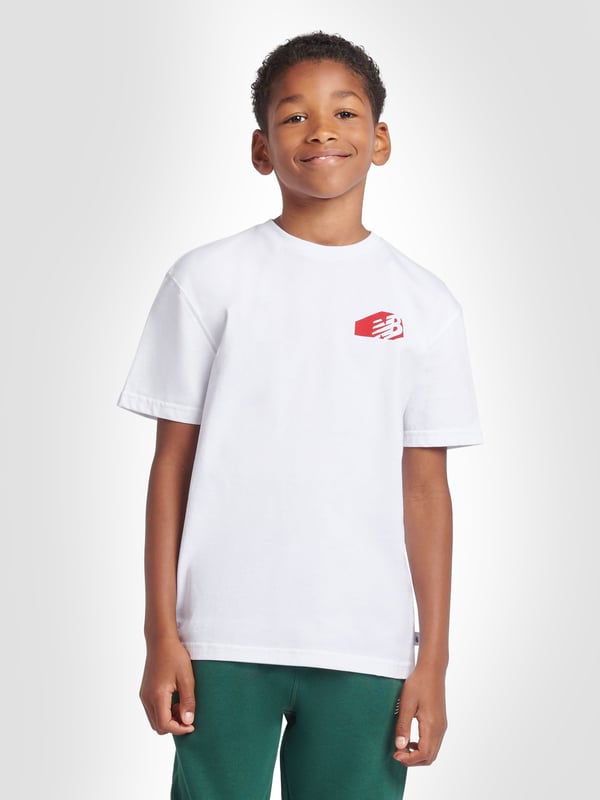 Introducing the Boys Authentic Brand T-Shirt in White by New Balance, an essential addition for AW2024 boy's wardrobe! Fashion meets function in this exclusive piece Premium Craftsmanship Meticulously designed with superior materials for durability and comfort. Classic Styling Timeless white hue clean lines offer a chic, versatile look. Signature Detailing Features the iconic New Balance logo for a touch of authenticity. All-Day Comfort Soft fabric ensures comfort from the playground to casual outings. Elevate his style with sophistication. Shop now!