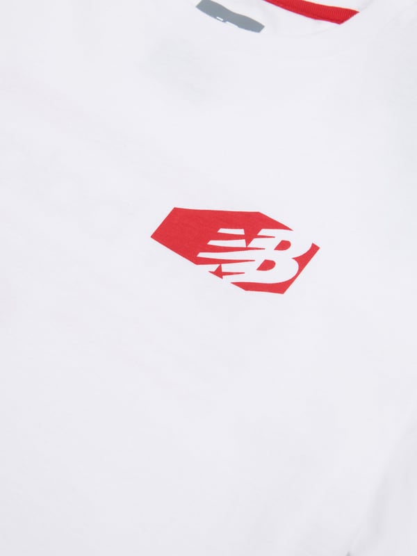 Introducing the Boys Authentic Brand T-Shirt in White by New Balance, an essential addition for AW2024 boy's wardrobe! Fashion meets function in this exclusive piece Premium Craftsmanship Meticulously designed with superior materials for durability and comfort. Classic Styling Timeless white hue clean lines offer a chic, versatile look. Signature Detailing Features the iconic New Balance logo for a touch of authenticity. All-Day Comfort Soft fabric ensures comfort from the playground to casual outings. Elevate his style with sophistication. Shop now!