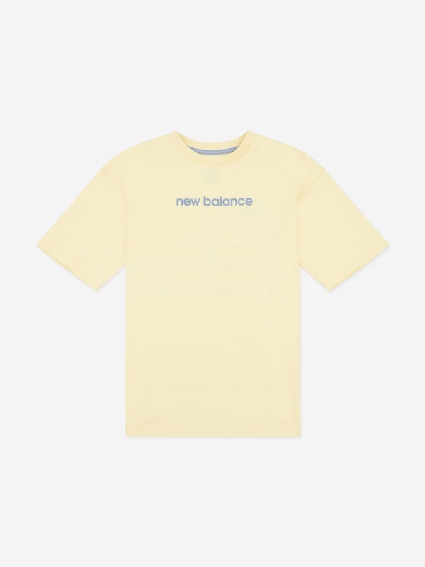 Introducing the Girls Floral Sneaker Back Graphics T-Shirt in Yellow by New Balance Apparel a chic addition for SS2025. Each detail is crafted for style and comfort, ensuring your girl shines with every wear. Eye-catching Design Features vibrant sneaker and floral graphics for a modern twist. Premium Comfort Constructed with soft fabrics for all-day ease. Versatile Yellow Hue Bright and sunny, perfect for pairing with any outfit.Embark on a fashion-forward journey with this exquisite piece. Add flair to your girl's wardrobe today!