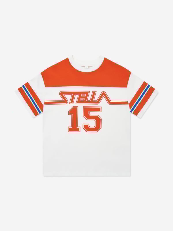 Delight in the elegance of the Stella McCartney Boys Logo T-Shirt in White, a perfect blend of flair and comfort for SS2025. Ideal for the discerning young wardrobe, this tee embodies both chic and cosiness. Sleek Designer Logo Stella's iconic branding lends an upscale touch. Luxurious Comfort Crafted from premium fabrics for all-day ease. Versatile Styling Easily pairs with shorts or trousers for a polished look.Elevate your boy's style with this pristine piece!