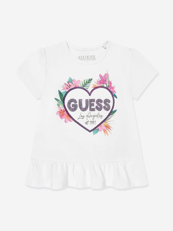 Discover the chic elegance of Guess's Girls Floral Logo T-Shirt in White, an indispensable addition to your girl's SS2025 wardrobe. This designer piece blends sophistication with youthful charm, ideal for the fashion-forward young lady. Exquisite Floral Emblem Embellished with a delicate, eye-catching Guess logo in a floral design for a touch of elegance. Luxurious Comfort Crafted from premium fabric for softness and ease, ensuring all-day wearability. Versatile Style Pristine white hue complements any outfit, perfect for varied occasions from casual playdates to celebratory events.Elevate her collection with this quintessential springsummer tee. Shop now for unmatched style and quality!