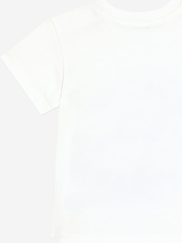 Dolce Gabbana project exquisite concepts into their beautifully crafted aesthetics. This baby boys short sleeve t-shirt is a refined construction to adore. Part of the Boys Riviera Collection which merges sophistication and verve. It is engineered in cotton jersey with a statement DolceGabbana logo print. There are concealed press-stud fastenings on the shoulder for easy dressing. Made in Italy Regular Fit Ribbed Round Neck 100 Cotton