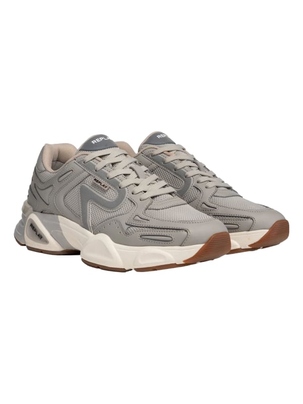 Deze lage herenschoenen van Replay combineren een sportieve look met een hoog draagcomfort. Met de klassieke vetersluiting, een flexibele rubberen zool en stijlvolle labeldetails zijn ze de perfecte aanvulling op casual outfits. Dankzij de hoogwaardige materialen zijn ze comfortabel om te dragen - ideaal voor dagelijks gebruik en vrije tijd.